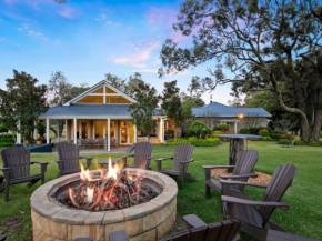 Brokenback Vineyard Luxe Homestead at Oakvale Wines
